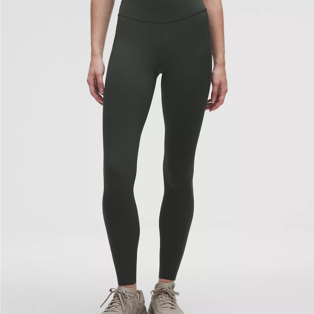 Lululemon High-Rise Tight 28"
5 Pocket